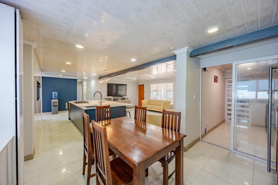 4 Bedroom Property for Sale in Bothasig Western Cape